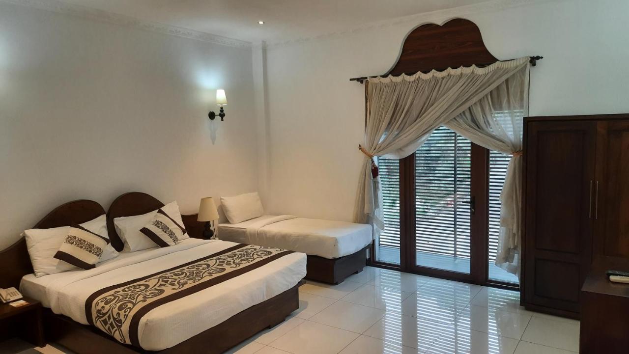 Royal Kandyan Buitenkant foto