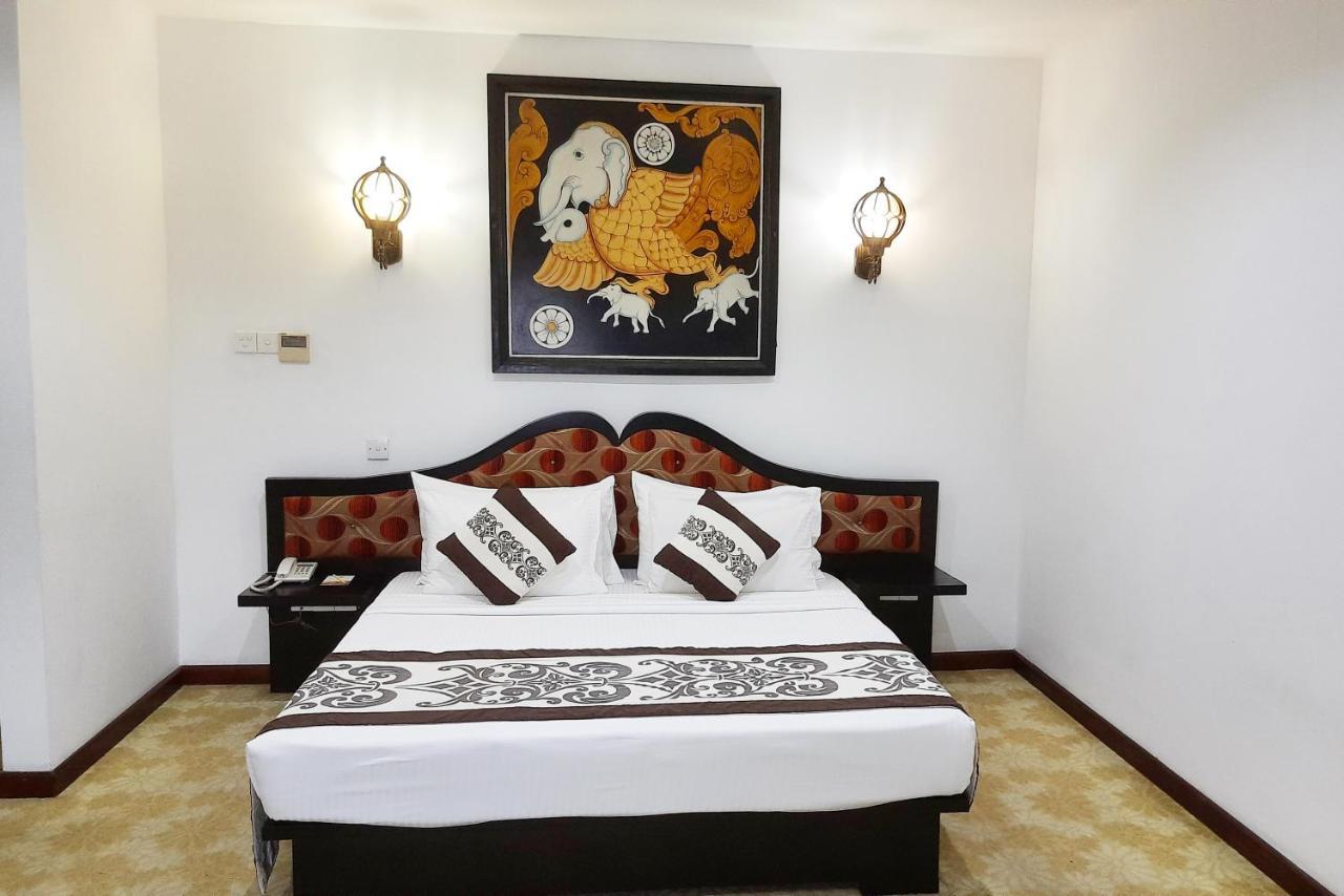 Royal Kandyan Buitenkant foto