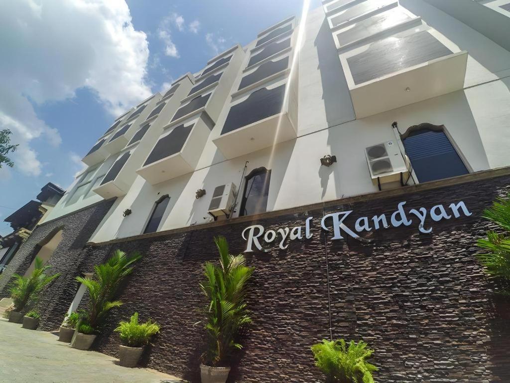 Royal Kandyan Buitenkant foto