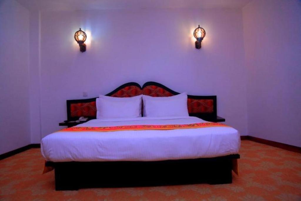 Royal Kandyan Buitenkant foto