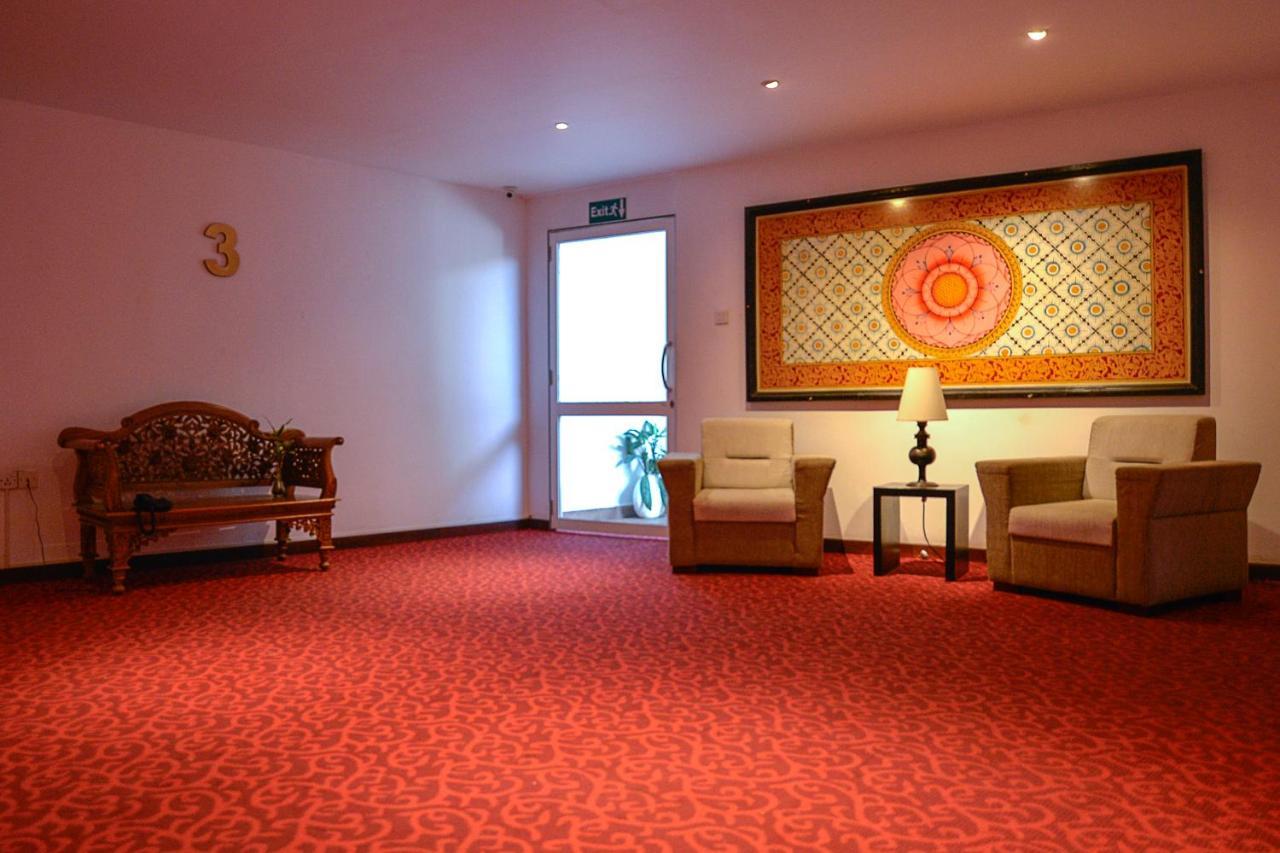 Royal Kandyan Buitenkant foto