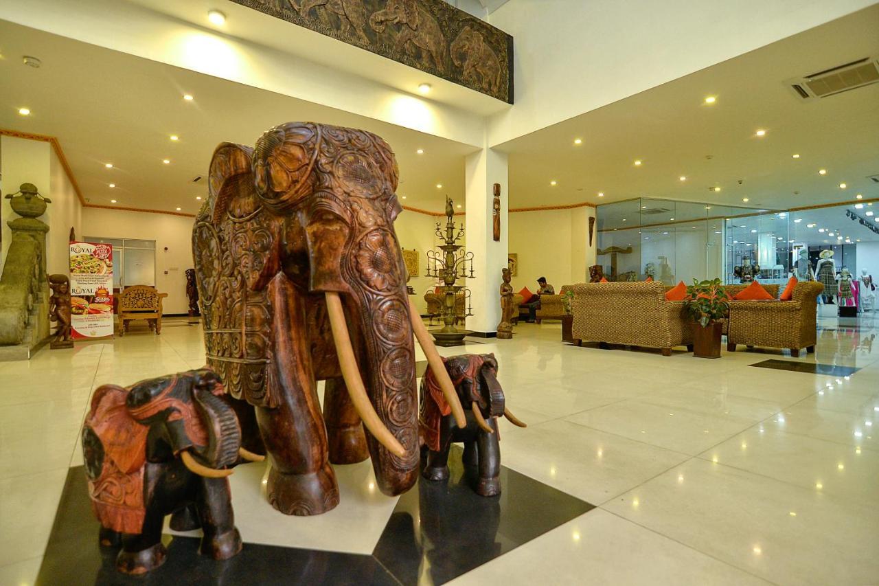 Royal Kandyan Buitenkant foto